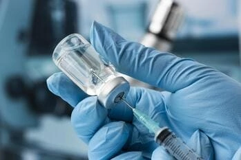 доктор разговаривает с пациентом